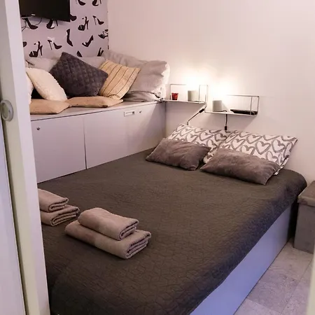 Lovely Nest * Laibach